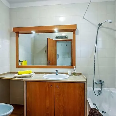 Sleeps 4 With Pool Air Con And Wifi Apartment *