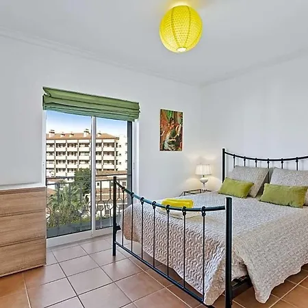 Apartment Sleeps 4 With Pool Air Con And Wifi *