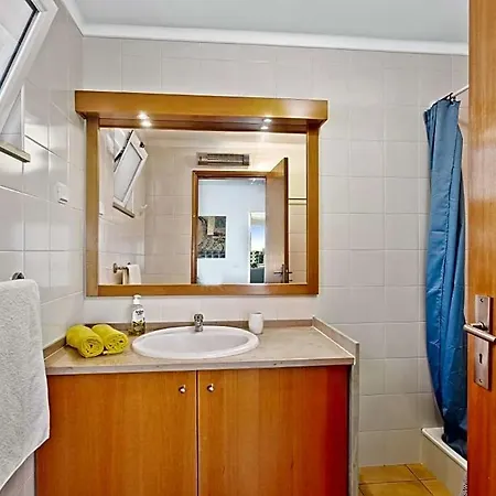Sleeps 4 With Pool Air Con And Wifi Apartment